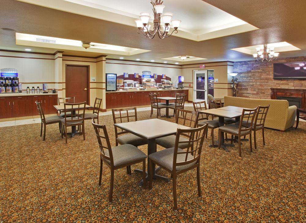Holiday Inn Express & Suites Dinuba West By Ihg Экстерьер фото