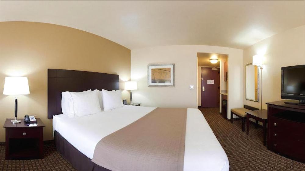 Holiday Inn Express & Suites Dinuba West By Ihg Экстерьер фото