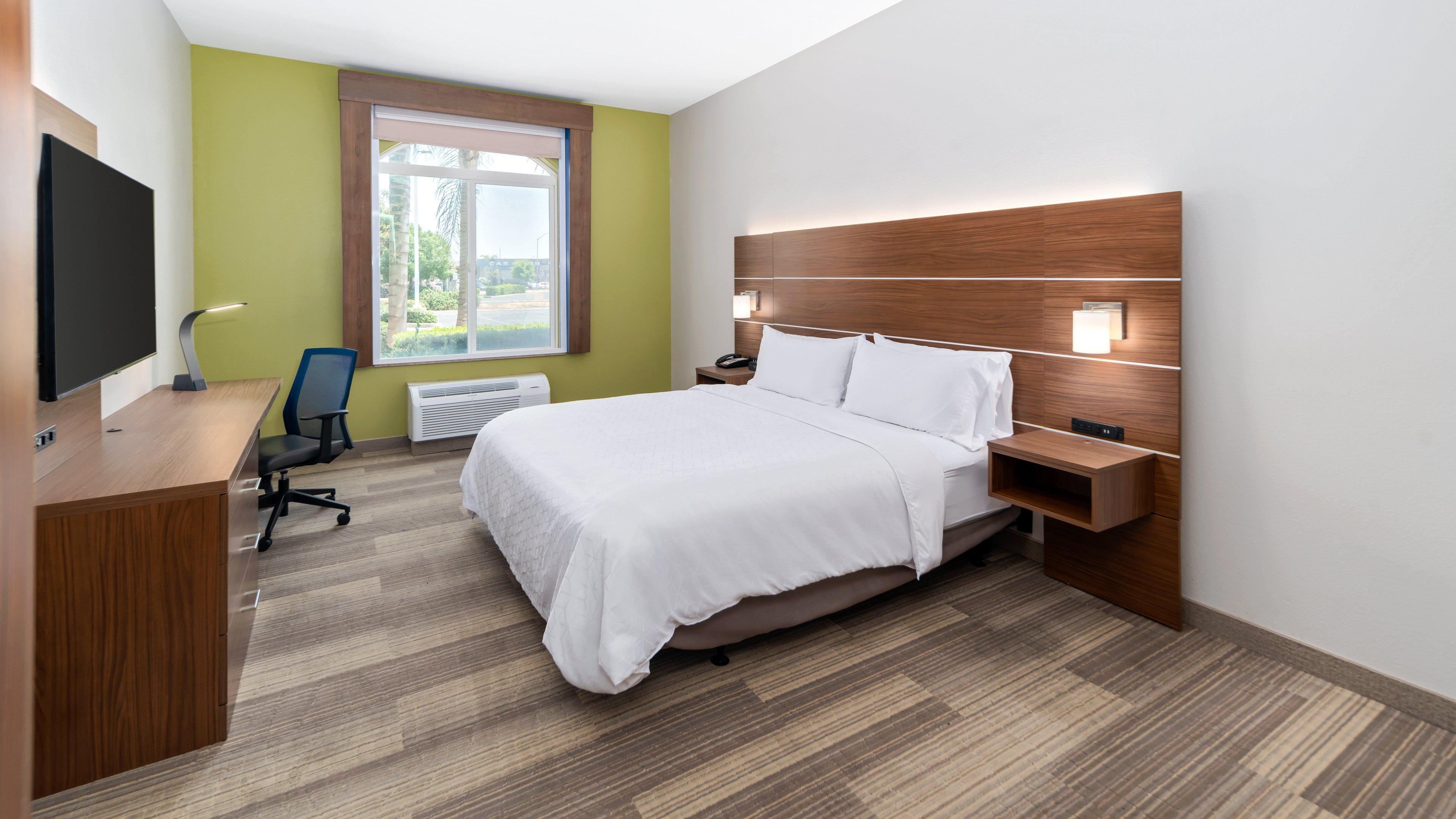 Holiday Inn Express & Suites Dinuba West By Ihg Экстерьер фото