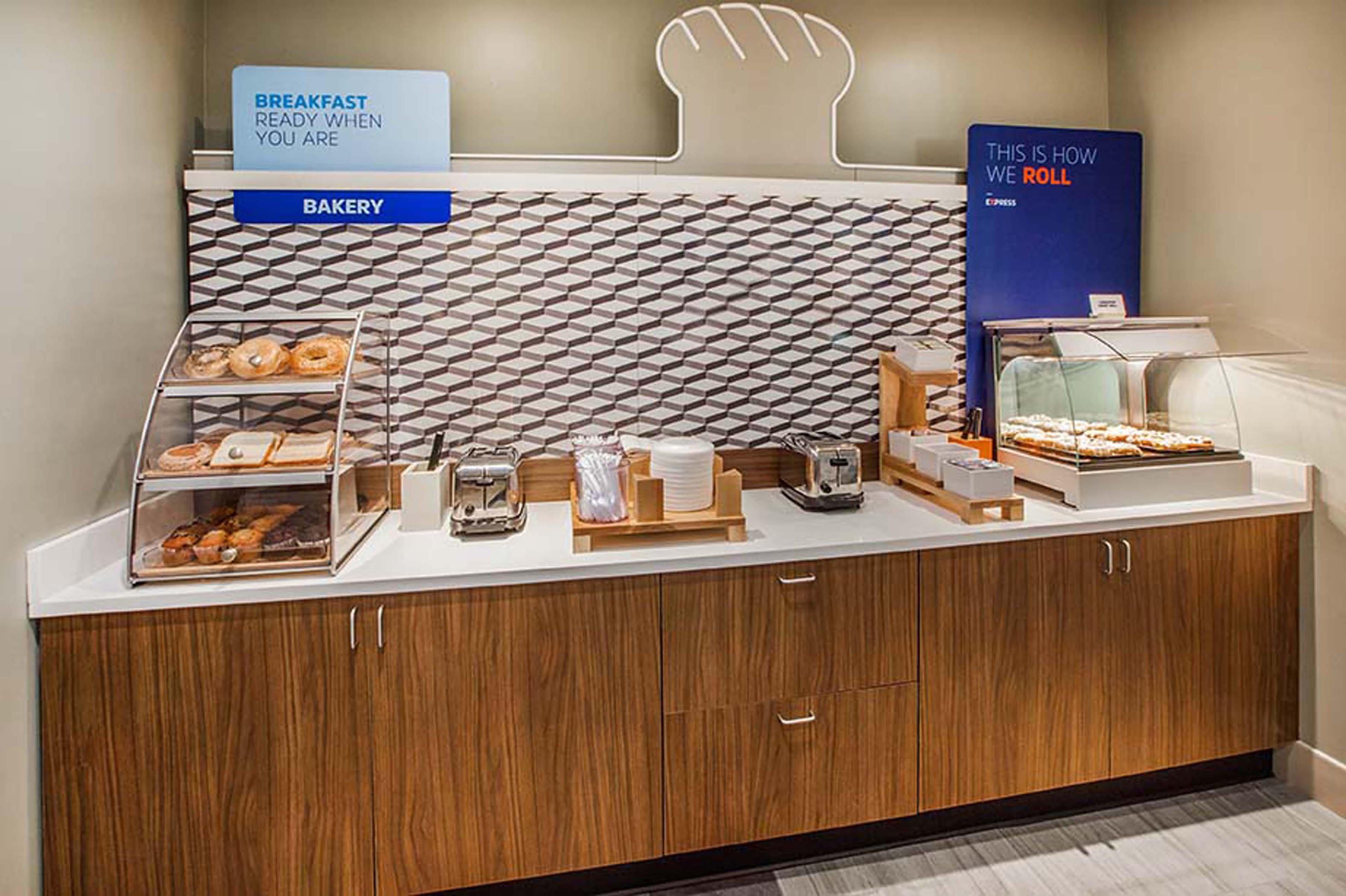Holiday Inn Express & Suites Dinuba West By Ihg Экстерьер фото