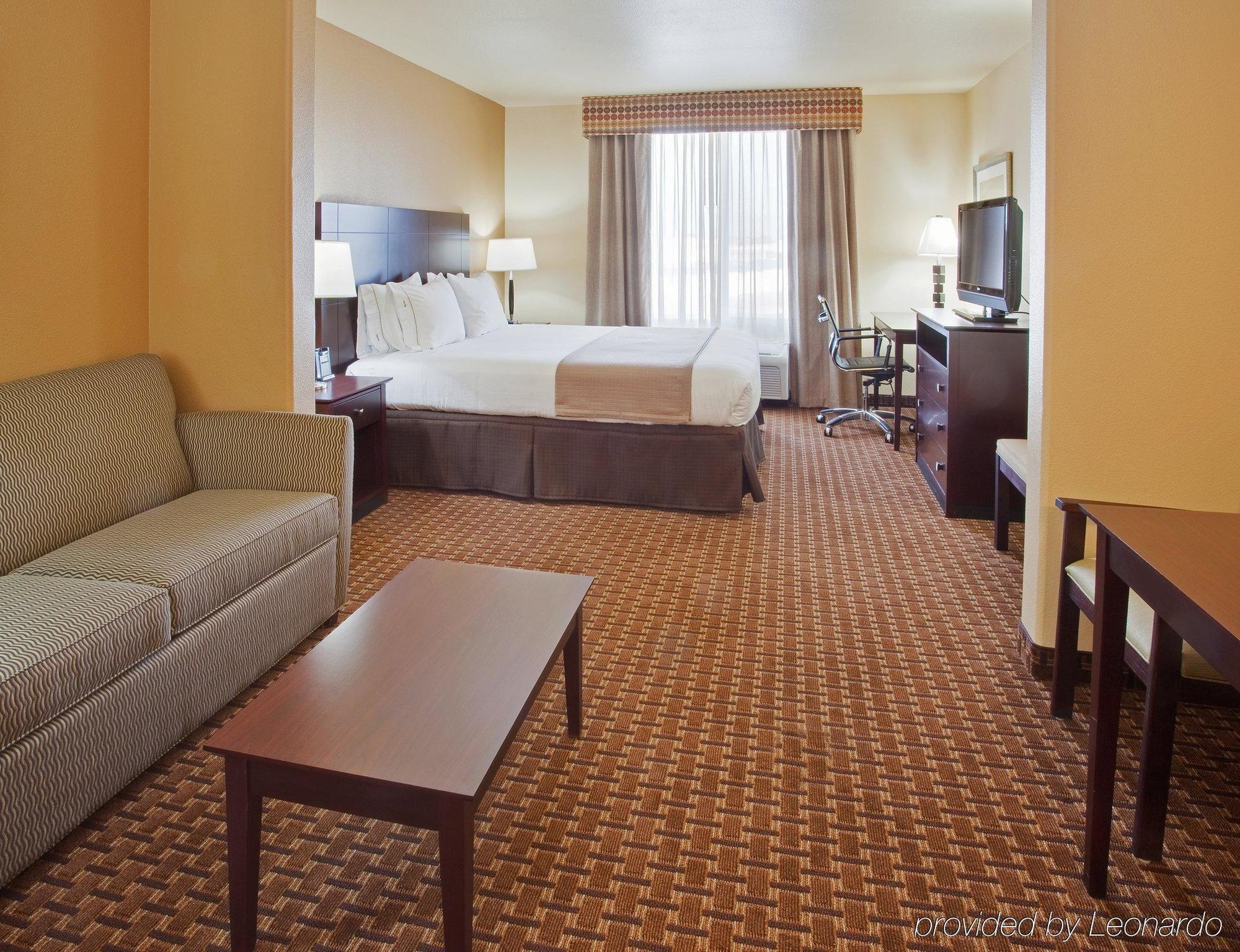 Holiday Inn Express & Suites Dinuba West By Ihg Экстерьер фото